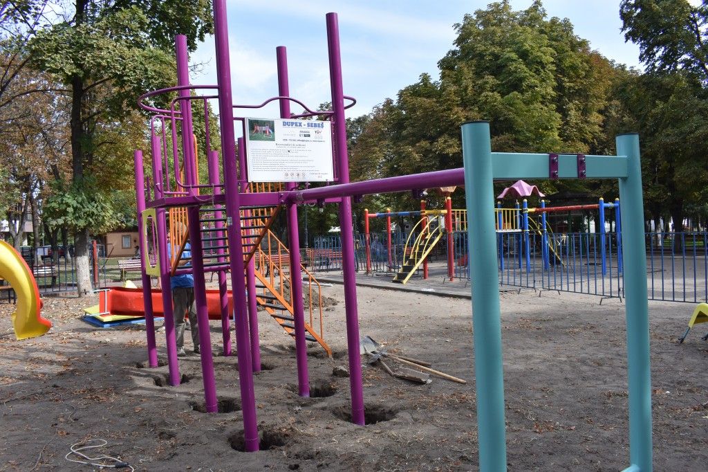 Alte două parcuri de joacă reabilitate și încă unul nou, în Bârlad