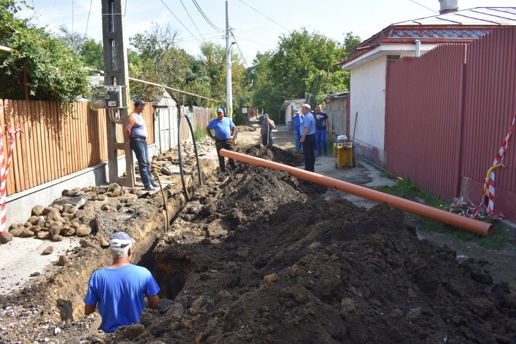Investiții locale în apă și canalizare pe alte trei străzi din Bârlad