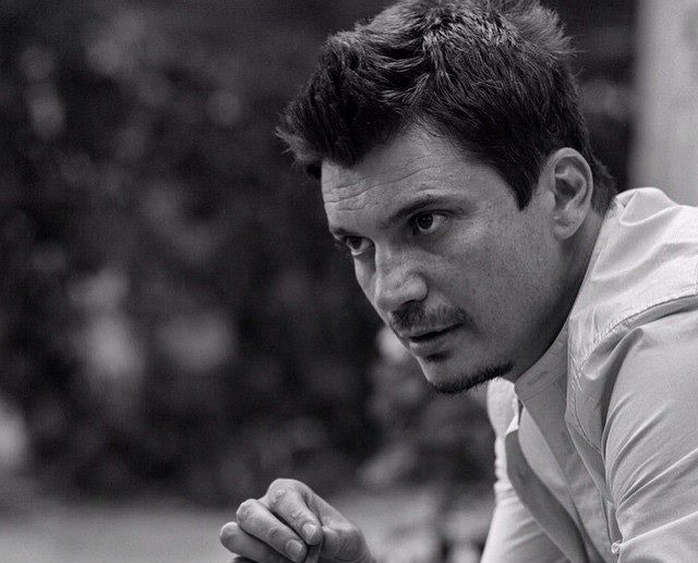 Actorul originar din Bârlad, Emilian Oprea, s-a căsătorit în secret. Cum arată soția lui.