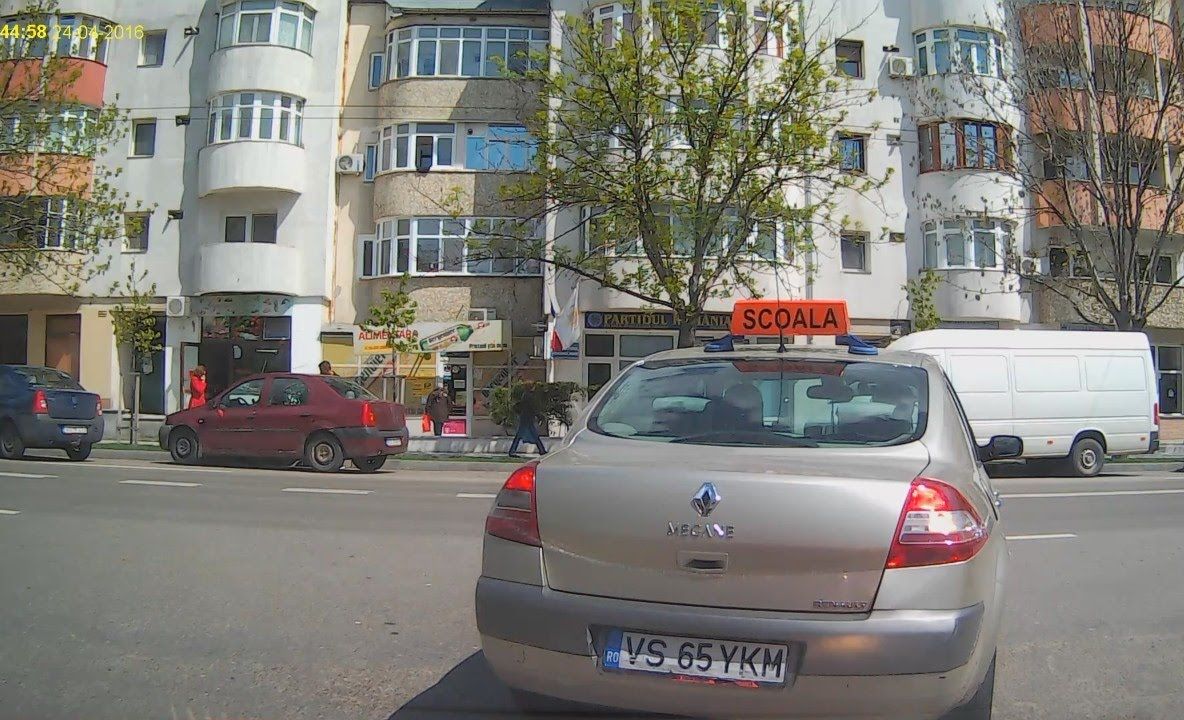 Restricții de circulație pentru mașinile ce aparțin școlilor de șoferi în Vaslui