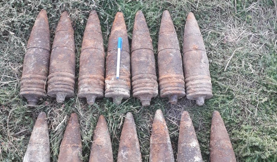 19 proiectile au fost descoperite, vineri, în cimitirul din Bârlad, de către muncitorii care săpau un mormânt