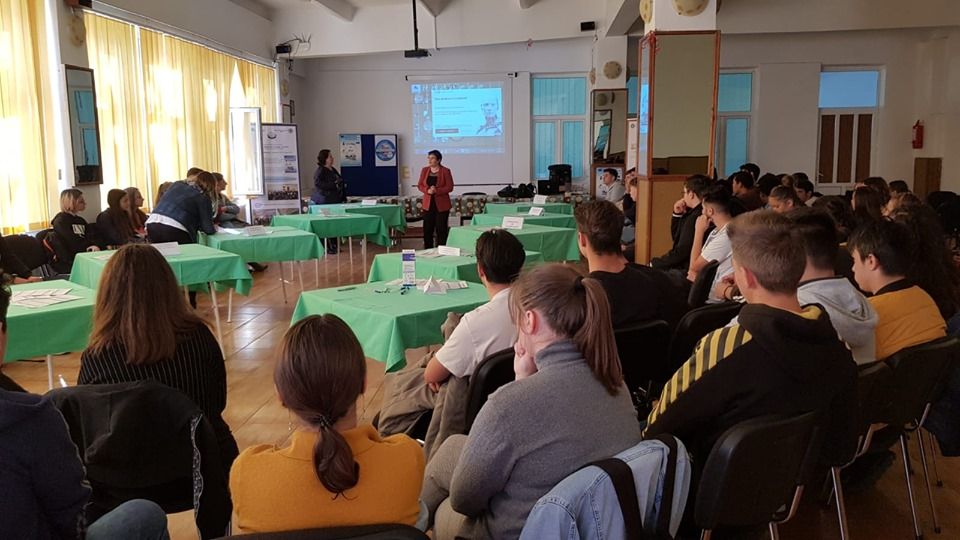 ”Cafeneaua publică” la Liceul ”Ștefan Procopiu” Vaslui