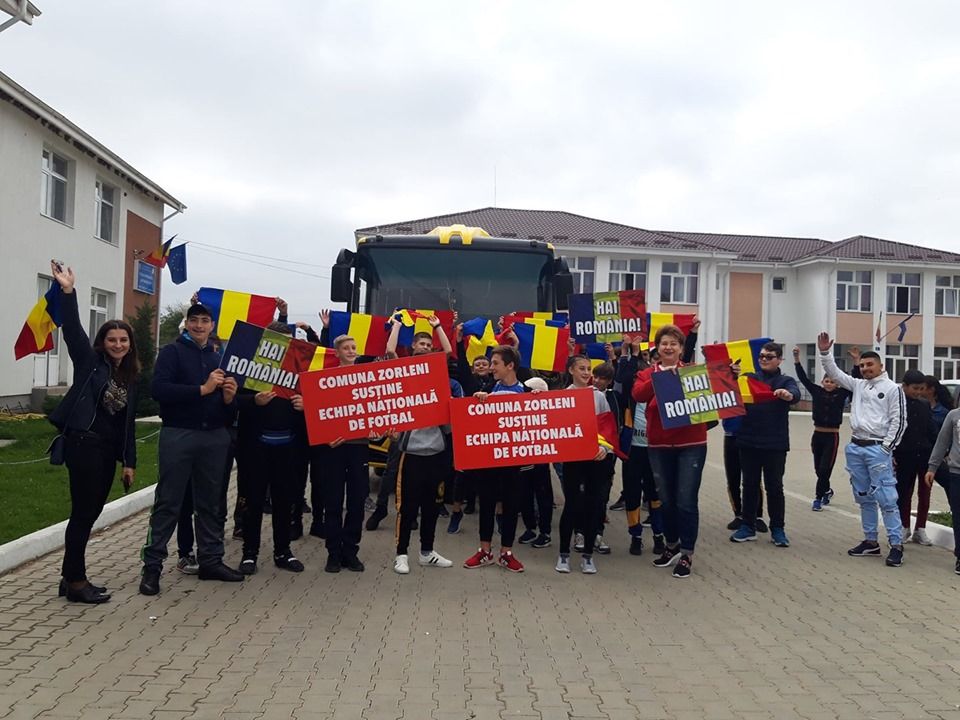 Peste 500 de copii vasluieni susțin România în această seară