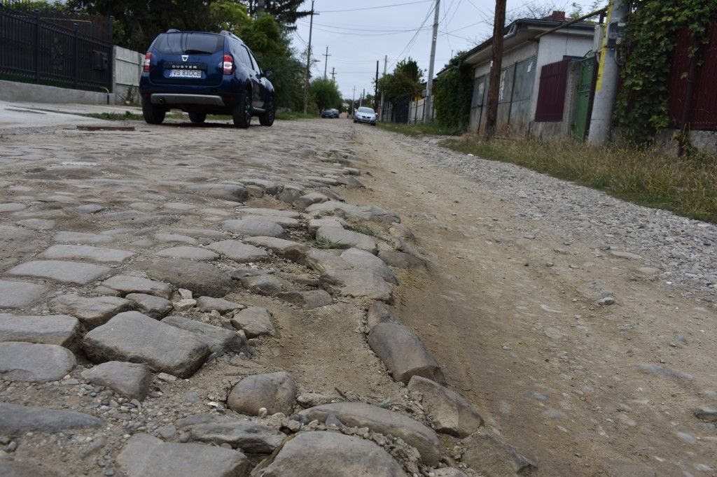 Încep lucrările de asfaltare a nouă străzi din Bârlad