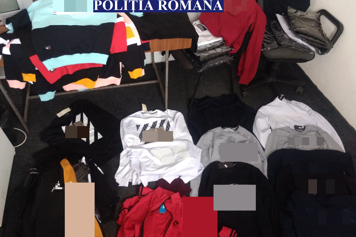 Produse contrafăcute, confiscate de polițiști de la o serie de agenți economici