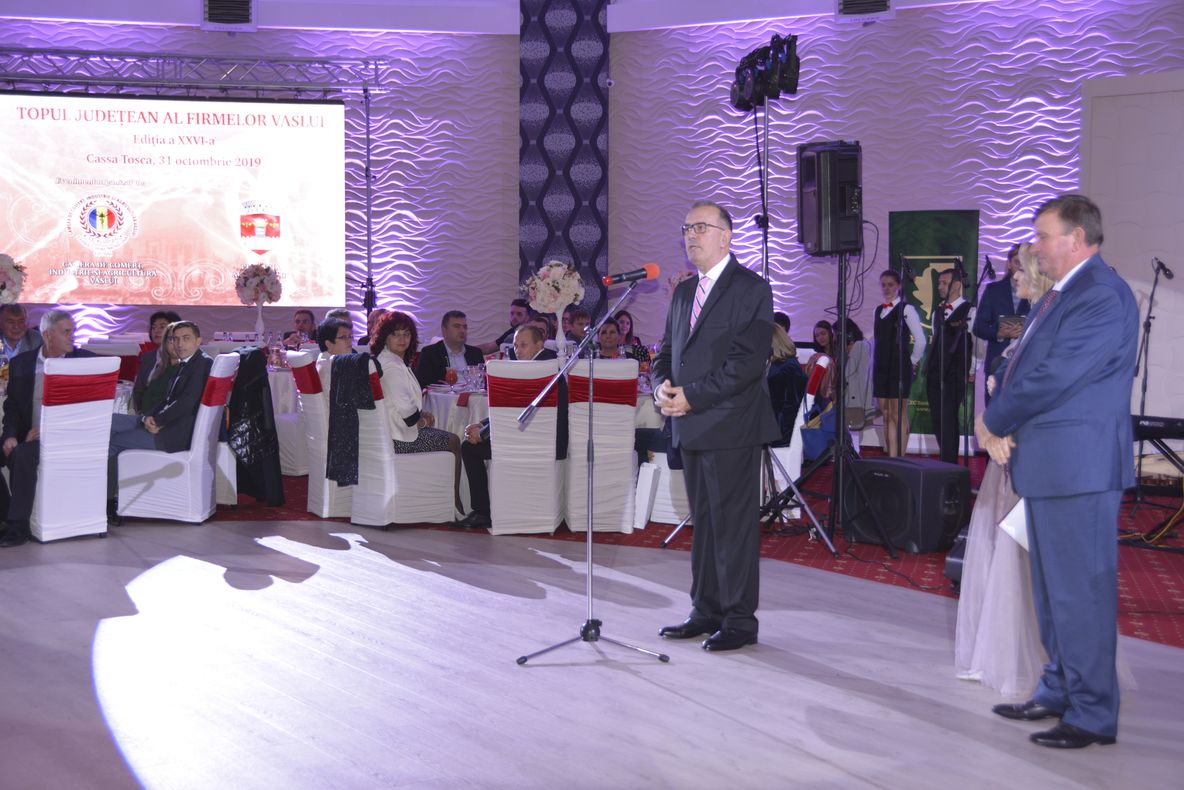 Zeci de oameni de afaceri, premiați la Topul Județean al Firmelor