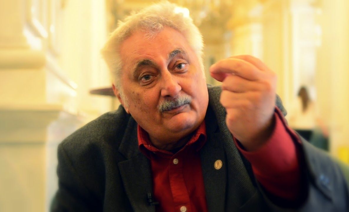 Bârlădenii au ieșit în întâmpinarea militarilor care au mărșăluit cu torțe - VIDEO