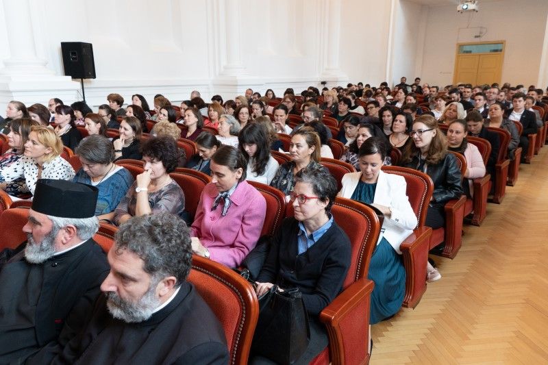 Bătaie între două eleve în curtea unui liceu din Bârlad - VIDEO EXPLICIT