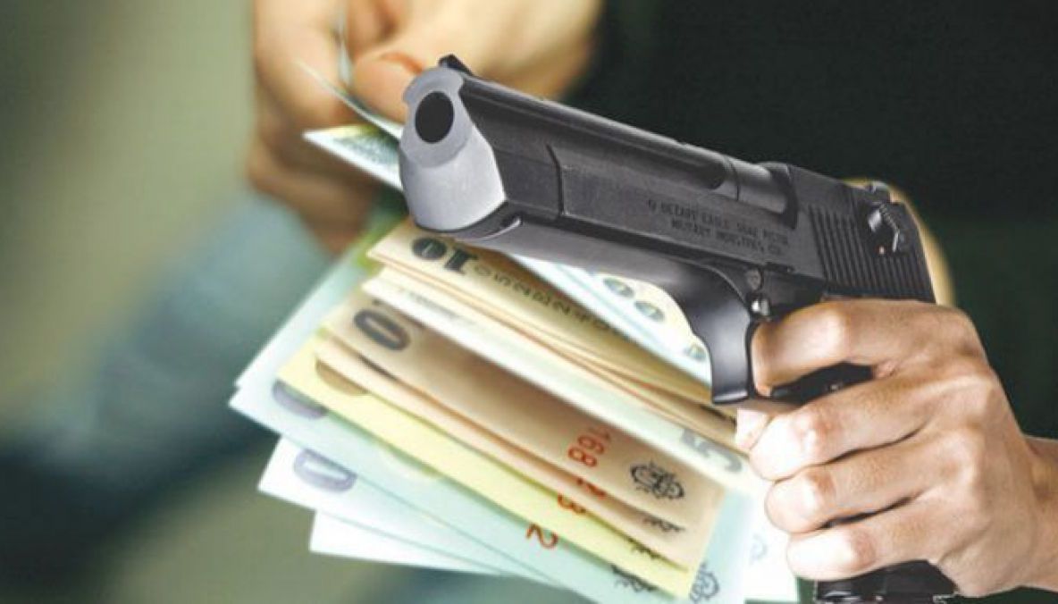 Bârlad: indivizi mascați, înarmați, au intrat în casă peste un bărbat și l-au tâlhărit!