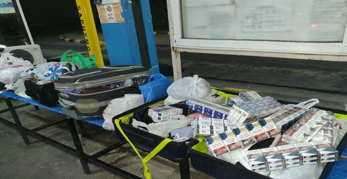 10.000 de lei amendă pentru o femeie prinsă cu țigări ascunse în bagaje, în Vama Albița