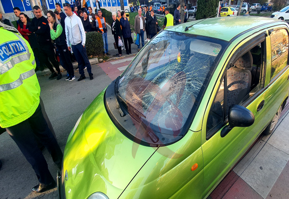 ACCIDENT ÎN ZONA CONFECȚII. Femeie lovită de o mașină pe trecerea de pietoni - FOTO