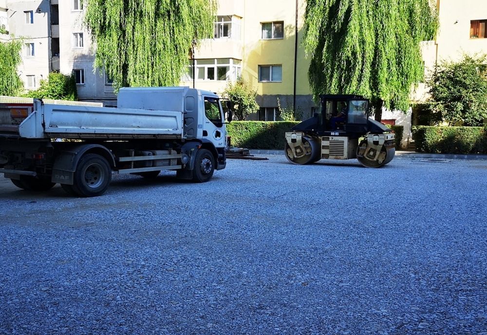 Trei parcări și un parc de joacă au ajuns să coste aproape 600.000 de lei!