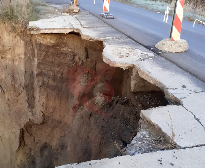 DN 11A, spre localitățile Podu Turcului și Adjud, pericol pentru participanții la trafic!