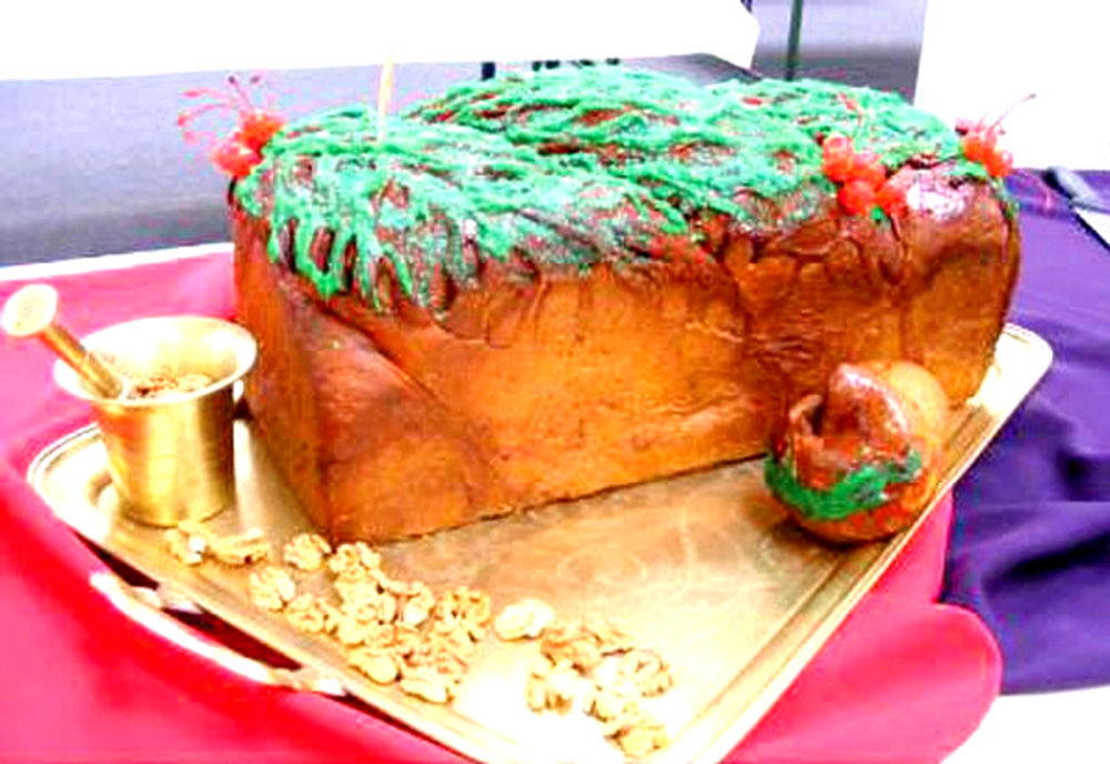 Record mondial la Bârlad! Cozonac de 15 kilograme: aproape 150 de oameni pot mânca din el!