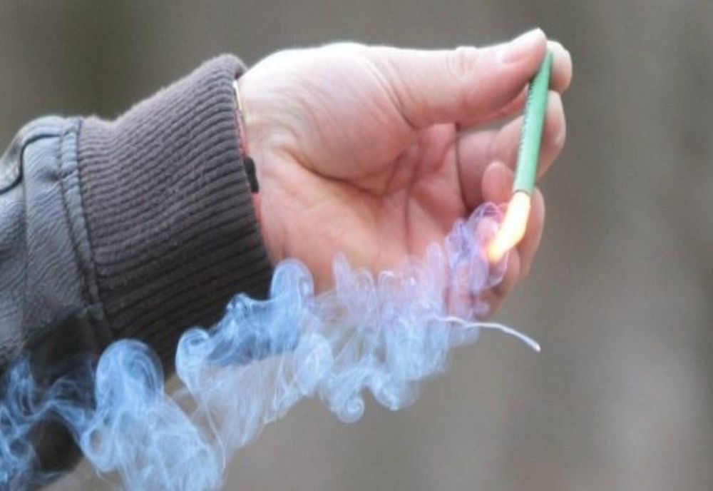 Tânăr de 18 ani, transportat la spitalul din Bârlad, după ce i-a explodat o petardă în mână!