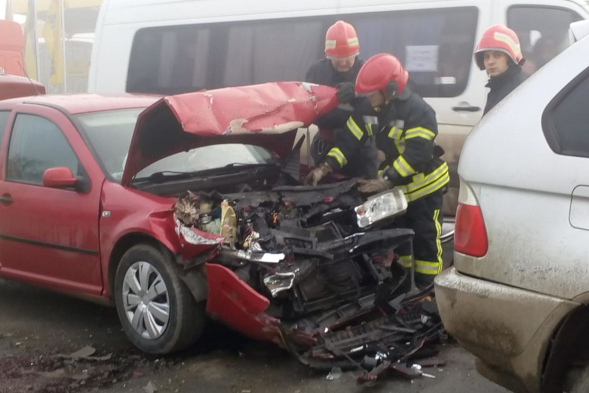 FOTO. Accident rutier la ieșirea din Bârlad: trei autoturisme implicate