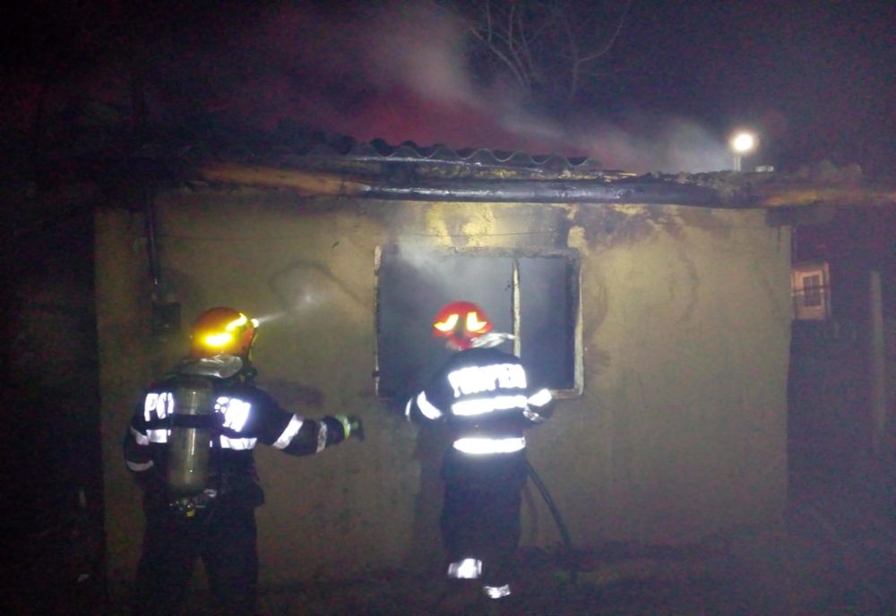 Incendiu la Valea Grecului: pompierii au găsit trupul carbonizat al unui bărbat