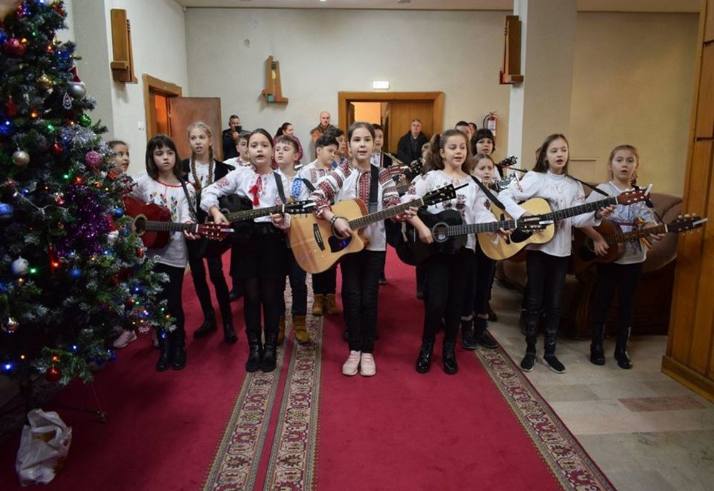 Instituția Prefectului a fost „luată cu asalt” de colindători