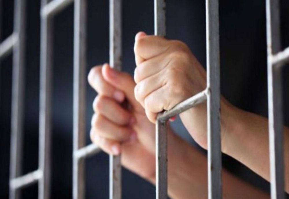 Trei bătăuși dintr-o localitatea vasluiană au ajuns în arest după ce au băgat în spital doi bărbați