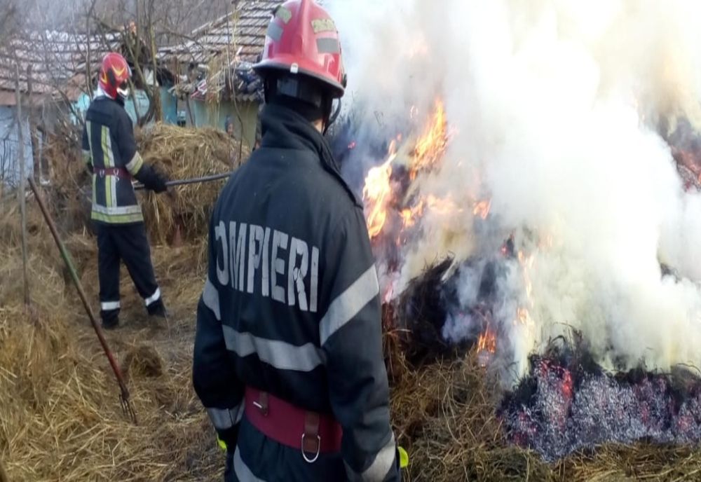 Joaca unor copii cu focul a făcut scrum 10 tone de furaje, în Bălteni Vale
