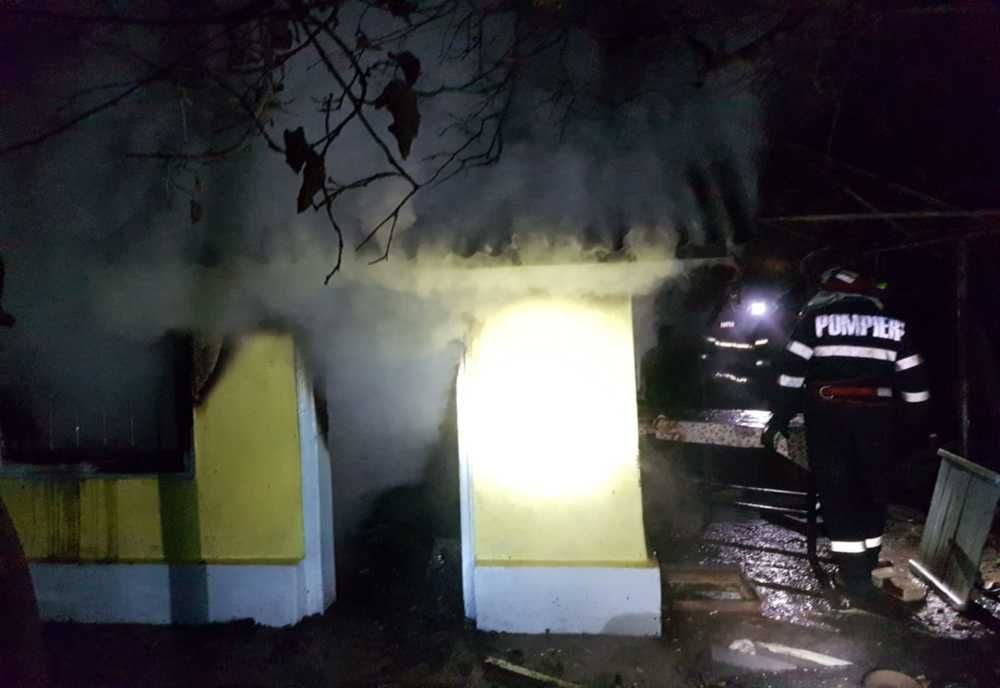 Zorleni. Casă cuprinsă de flăcări din cauza improvizațiilor electrice