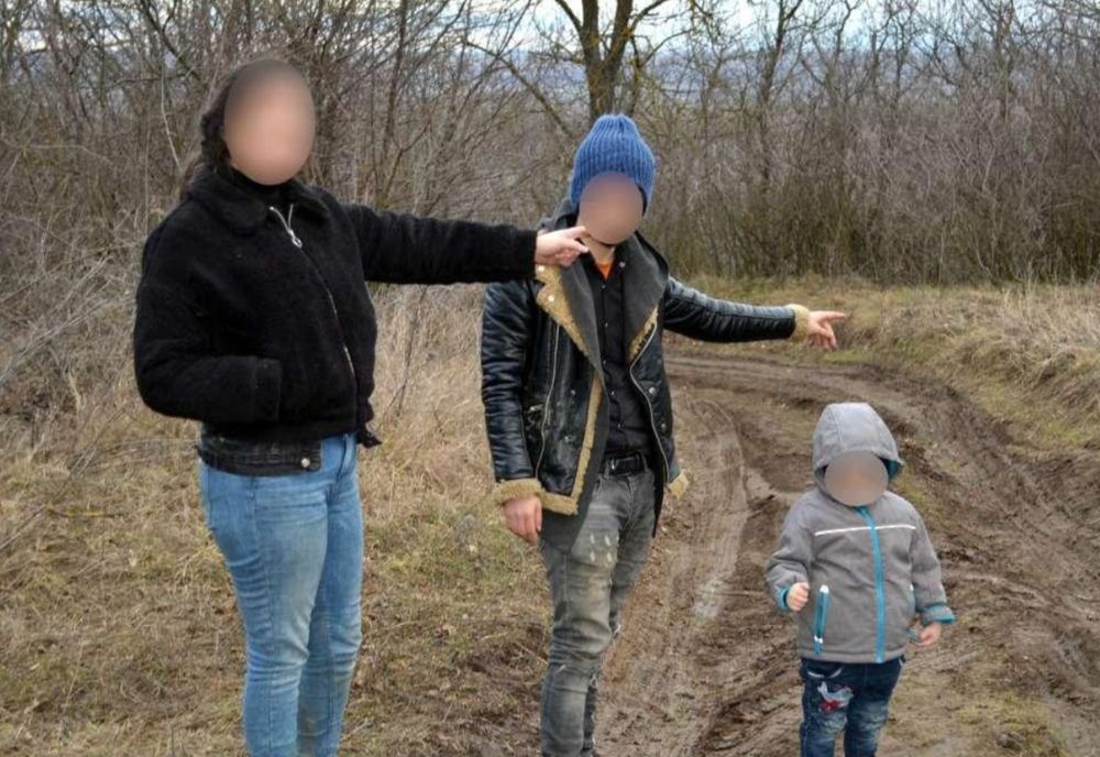 Un cuplu de irakieni, cu un copil de 3 ani, opriți la frontieră după ce au trecut Prutul cu o barcă pneumatică