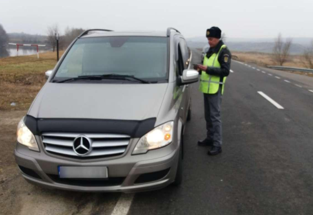 Un bărbat cu dublă cetățenie prins de polițiștii de frontieră cu o dovadă de reținere a permisului falsificată