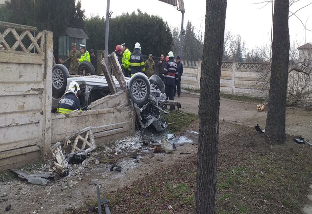 Doi tineri din județul Galați au murit în această dimineață într-un accident rutier grav la Bârlad - FOTO