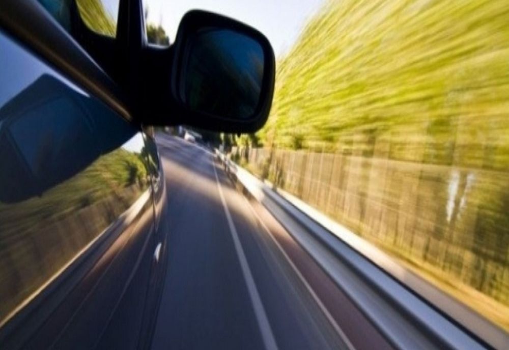 Șofer începător, lăsat fără permis de conducere după ce a fost depistat cu peste 170 km/h!