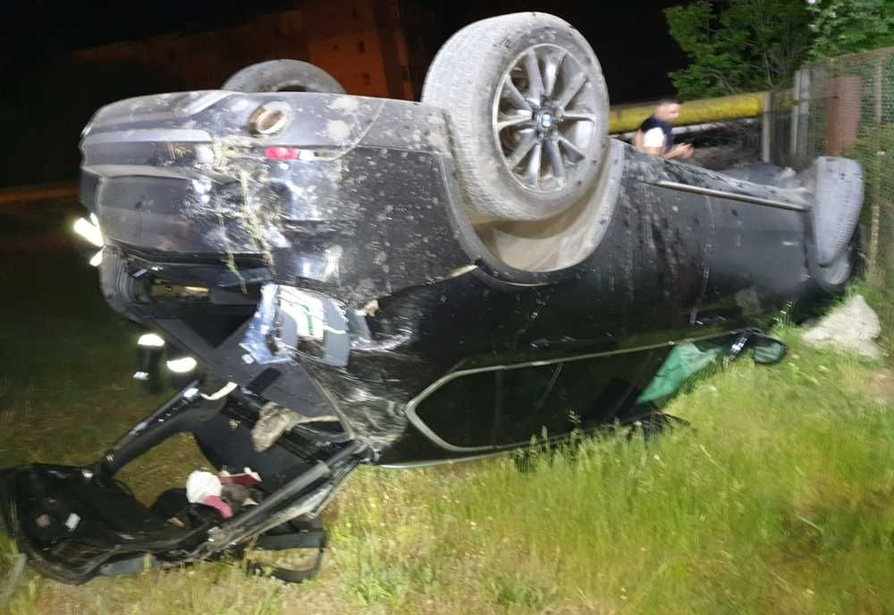 Autoturism răsturnat în municipiul Vaslui - FOTO