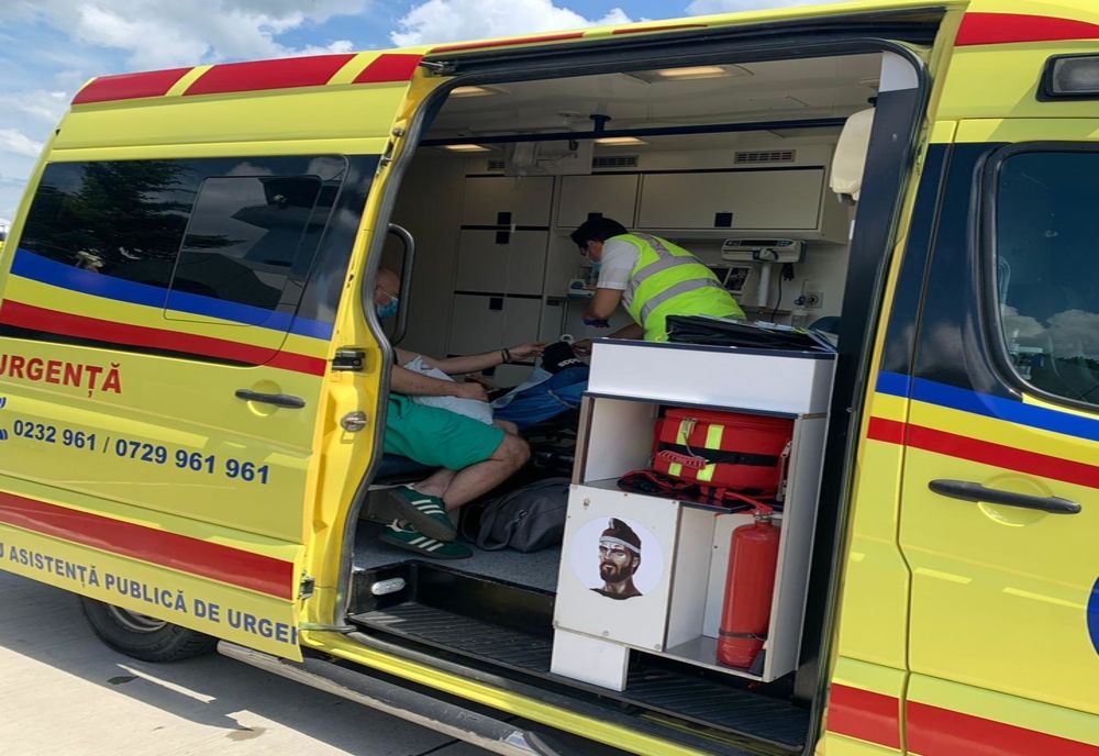 UPDATE. Femeie cu arsuri pe mâini, picioare și abdomen, după ce a vrut să „pârlească” o pasăre cu spirt!