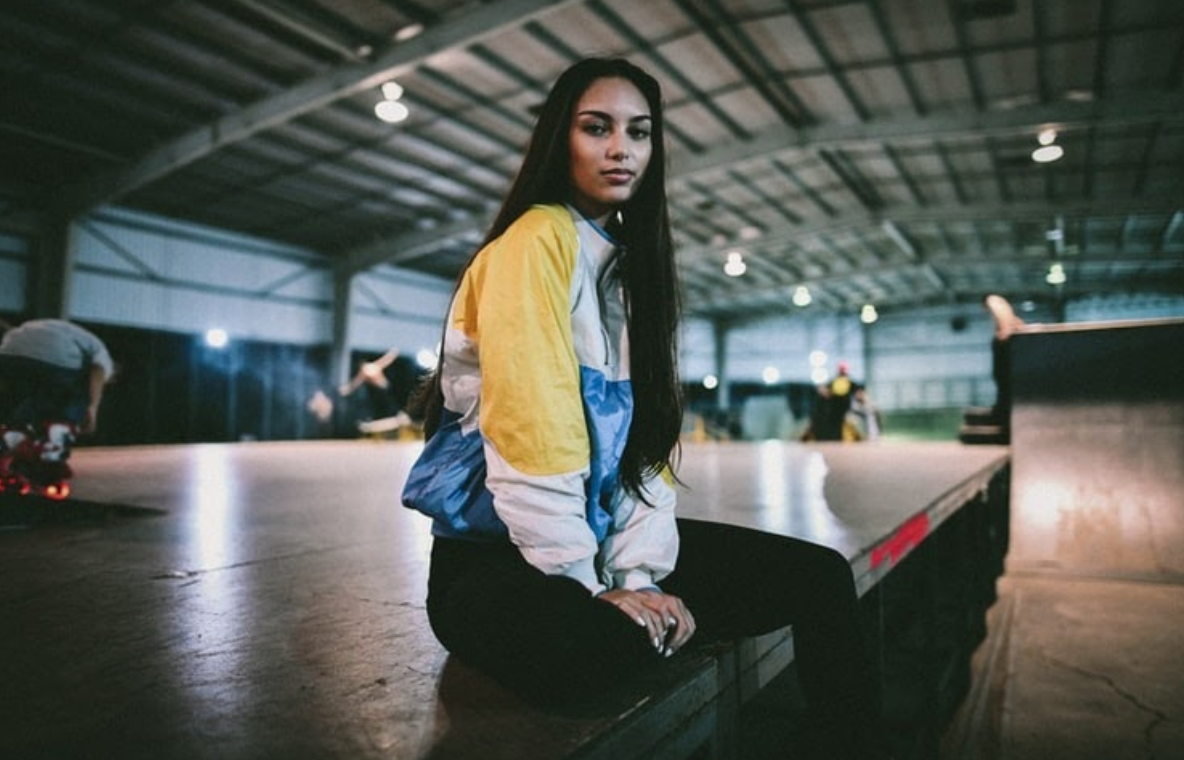 5 modele de pantofi sport pe care îi poți asorta la ținute casual (P)