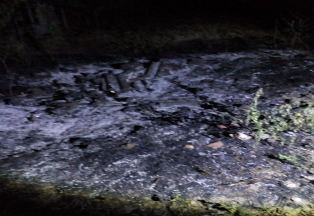 Casă mistuită de flăcări din cauza unei țigări uitate aprinse