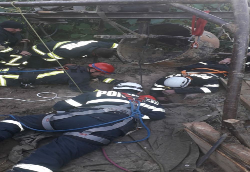 Tânăr scos mort dintr-o fântână în lucru