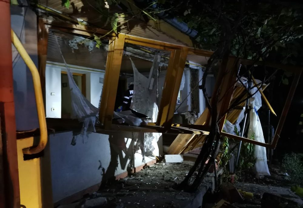 Explozie la o casă din Bârlad: o femeie în vârstă de 81 de ani dusă în stare gravă la spital 