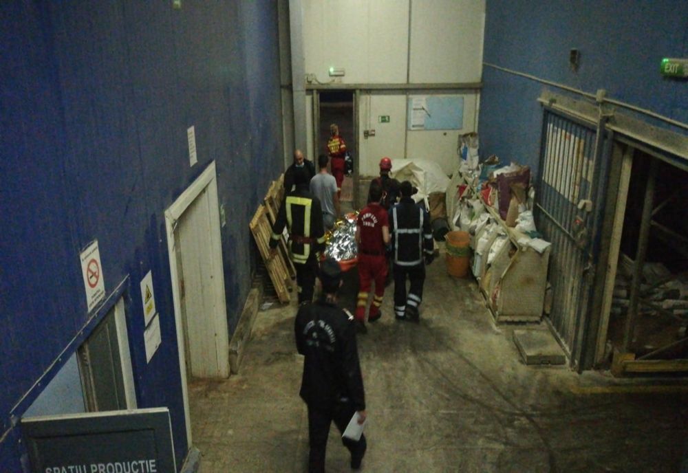Tânăr de 24 de ani, mort, după ce a căzut într-un siloz