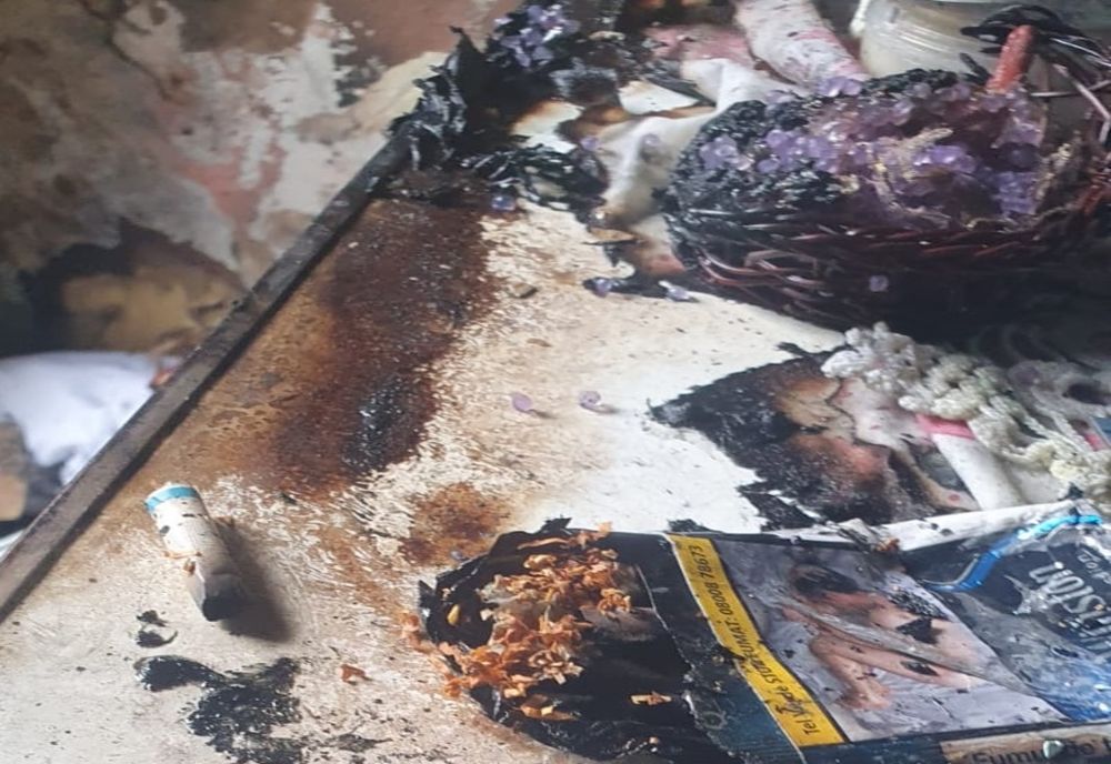 O țigară uitată aprinsă pe noptieră, cauza unui incendiu de apartament din Vaslui