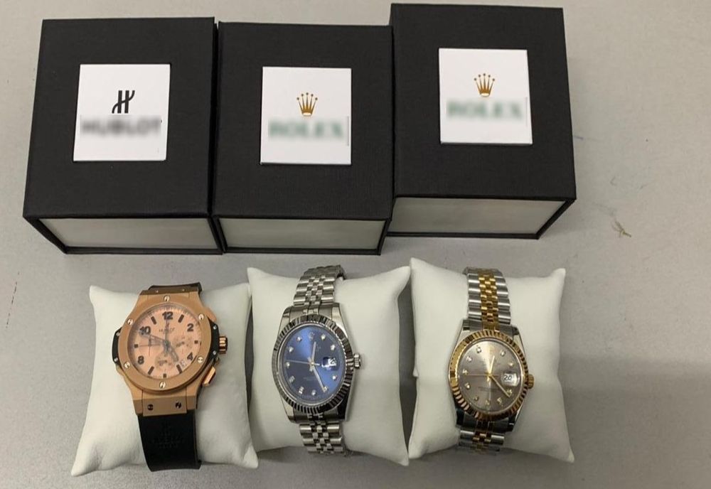 Ceasuri de lux nedeclarate, confiscate la frontieră 