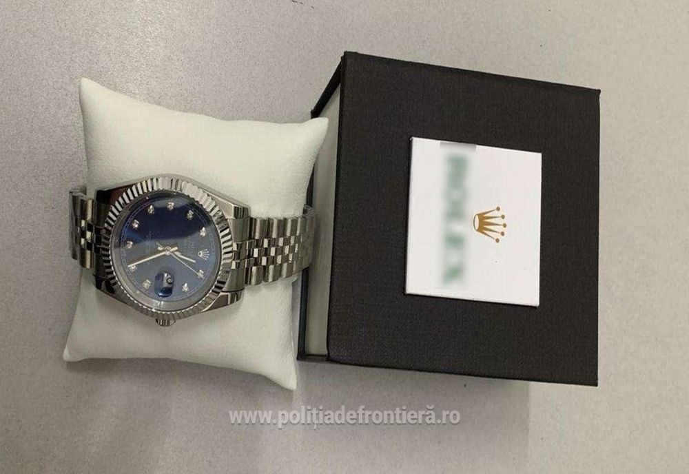 Ceasuri și o brățară de lux nedeclarate, confiscate la frontieră 