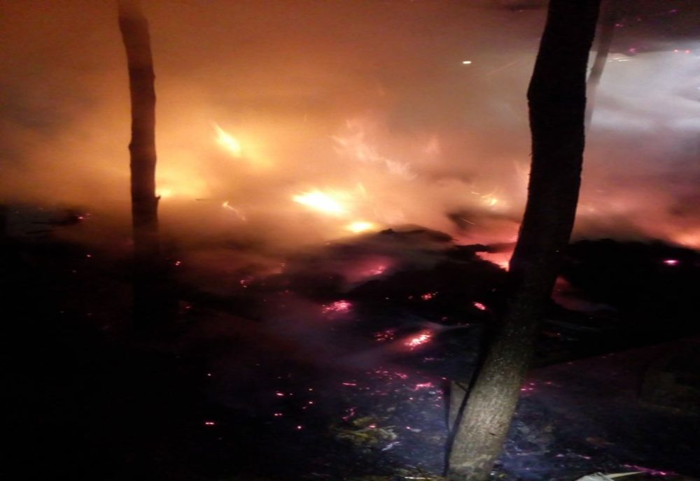 Bătrân găsit garbobizat într-o bucătărie de vară