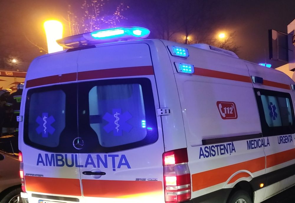 Ambulanță implicată în accident în comuna Costești 