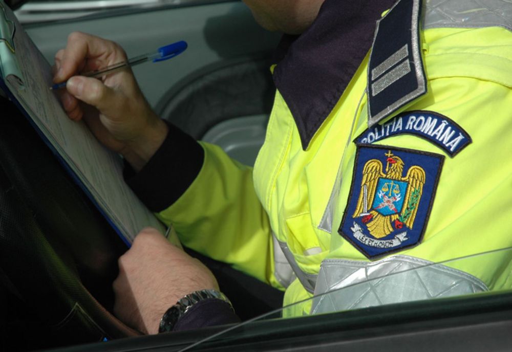 Un vasluian a încercat să-i păcălească pe polițiști că are permis de conducere. Ce a pățit bărbatul