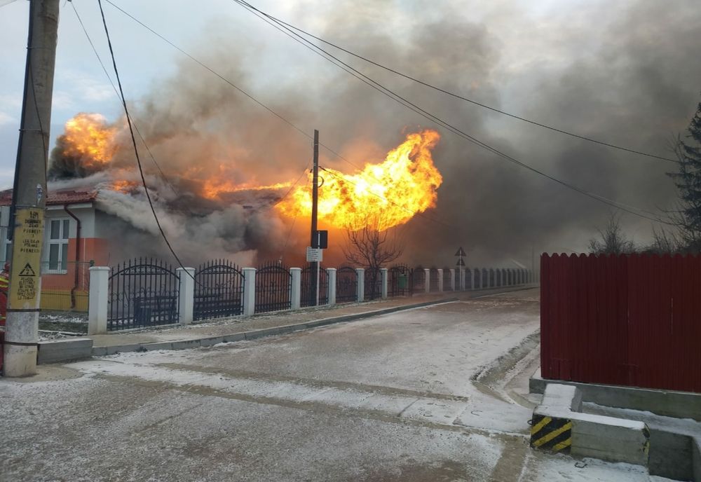 Sectorul 4 acordă sprijin financiar de până la 200.000 de lei pentru refacerea şcolii din localitatea Poieneşti, judeţul Vaslui