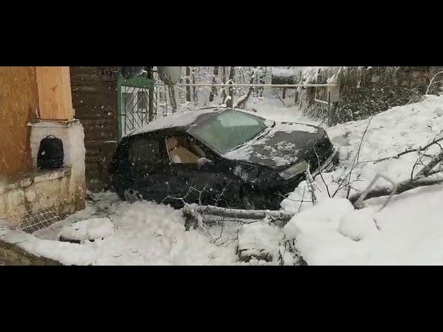 ULTIMĂ ORĂ: O femeie a căzut de la etajul șase