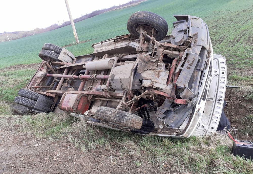 Mașină răsturnată în Vaslui