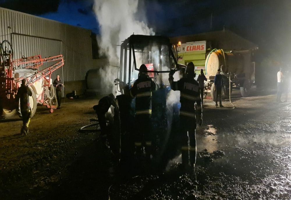 Tractor făcut scrum la Vetrişoaia