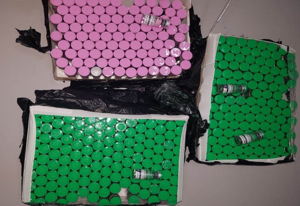 Substanţe anabolizante, în valoare de peste 25.000 de lei,  oprite la intrarea în ţară! Unde le-a ascuns șoferul