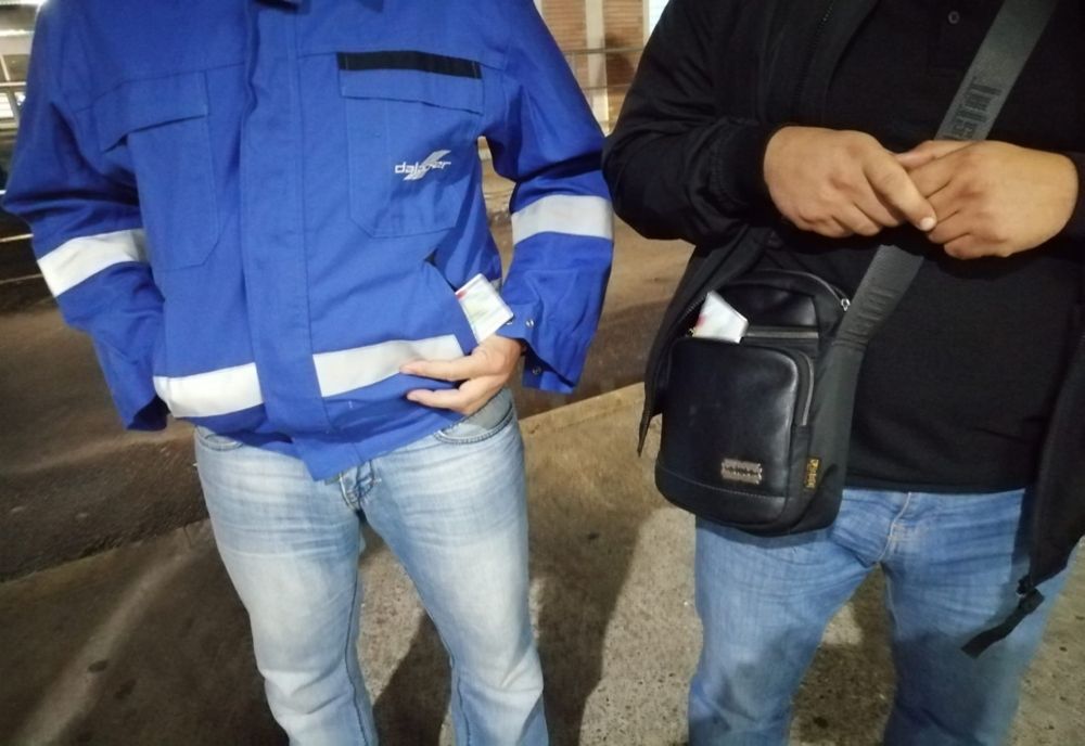 Două cărți de identitate românești false cumărate cu 250 de euro fiecare au adus posesorilor dosare penale