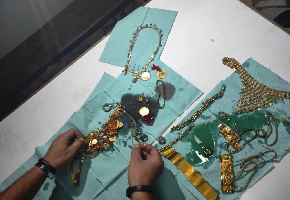 Suspectă în cazul unui furt de bijuterii în valoare de 200.000 euro depistată de poliţiştii de frontieră vasluieni