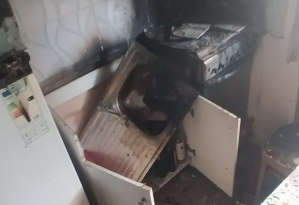 Incendiu la o casă din Huși